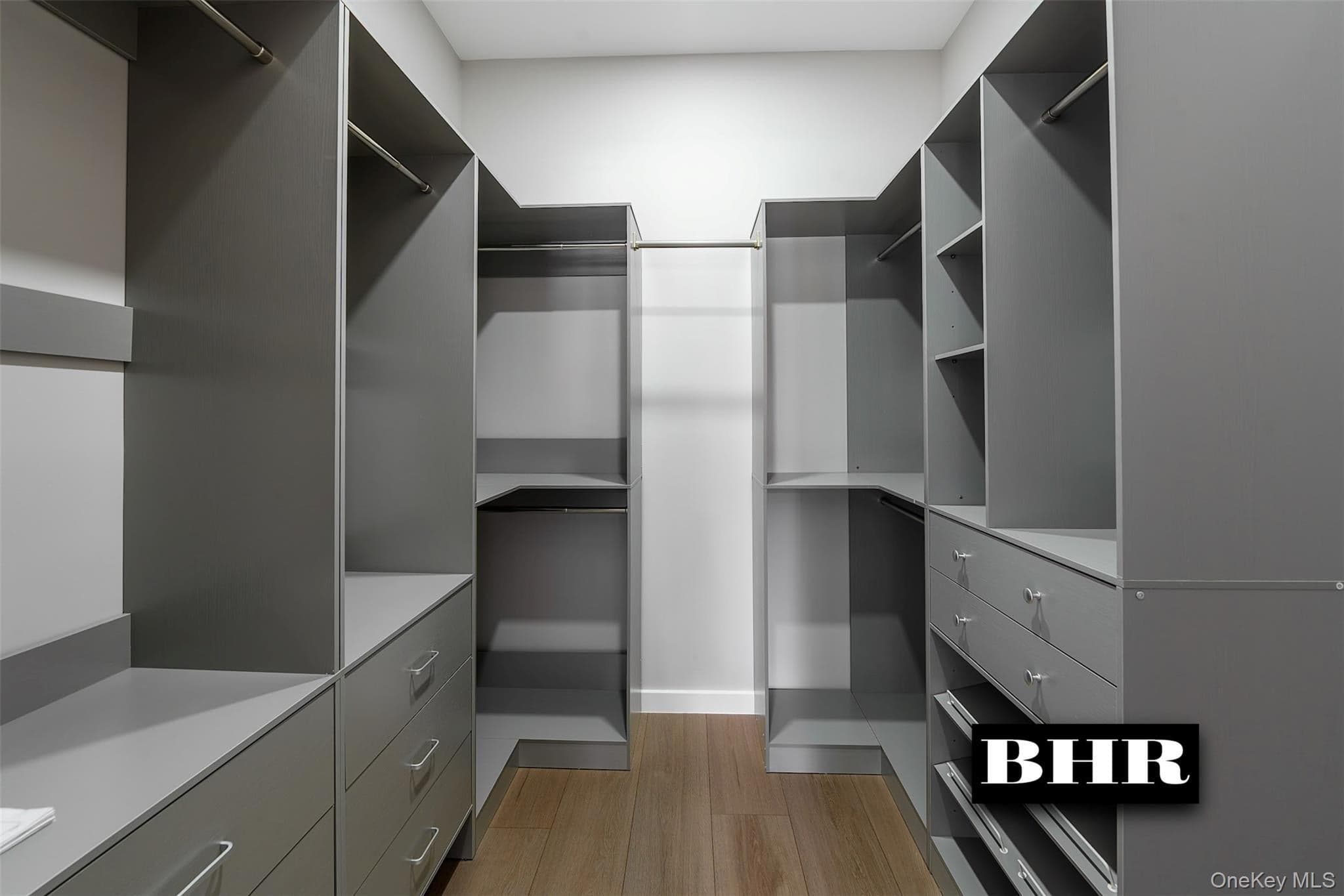 2636 E 7th Street thumbnail 25