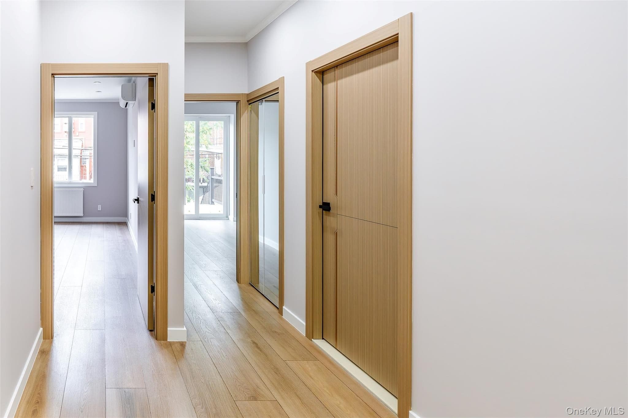 2636 E 7th Street thumbnail 13