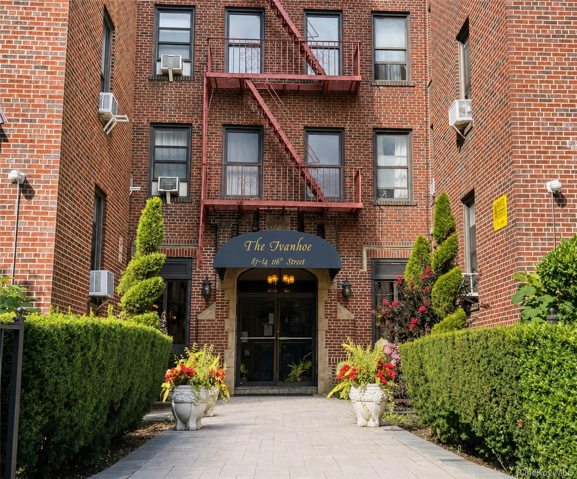 83-84 116 Street Unit: 1J, Richmond Hill