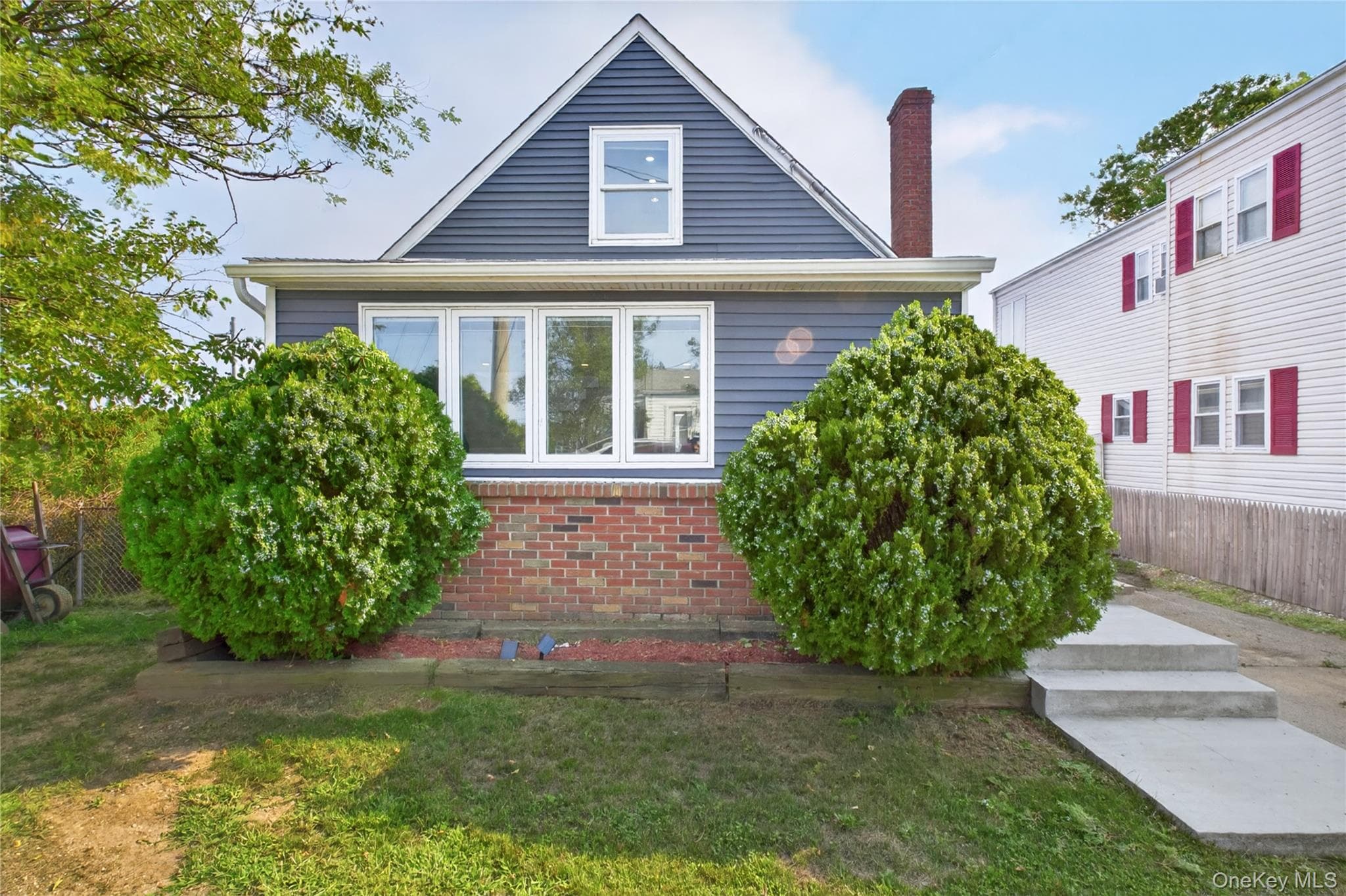 16 Dewey Street photo 1