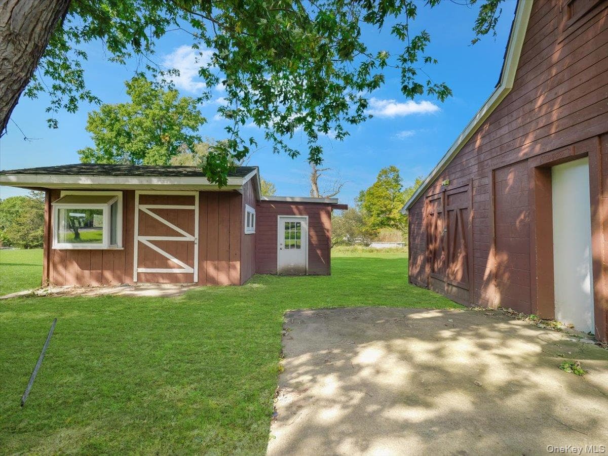 8 Acorn Drive thumbnail 39