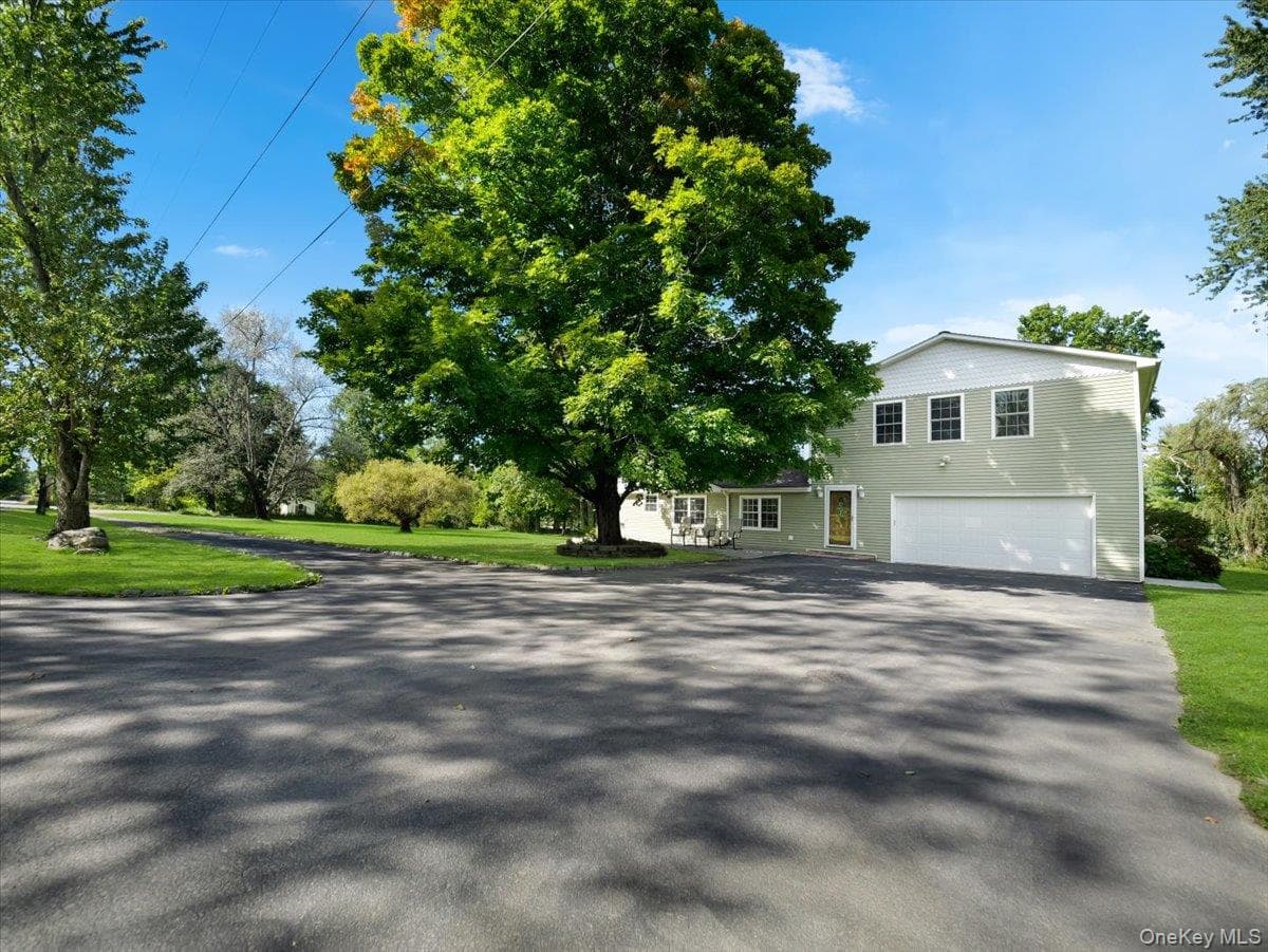 8 Acorn Drive, Montgomery