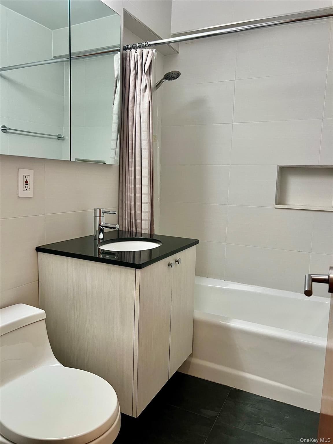 411 E 53rd Street Unit: 8L thumbnail 7