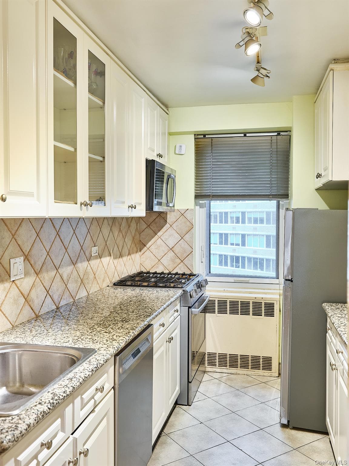 411 E 53rd Street Unit: 8L thumbnail 16