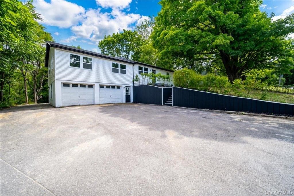 452 Vineyard Avenue thumbnail 2