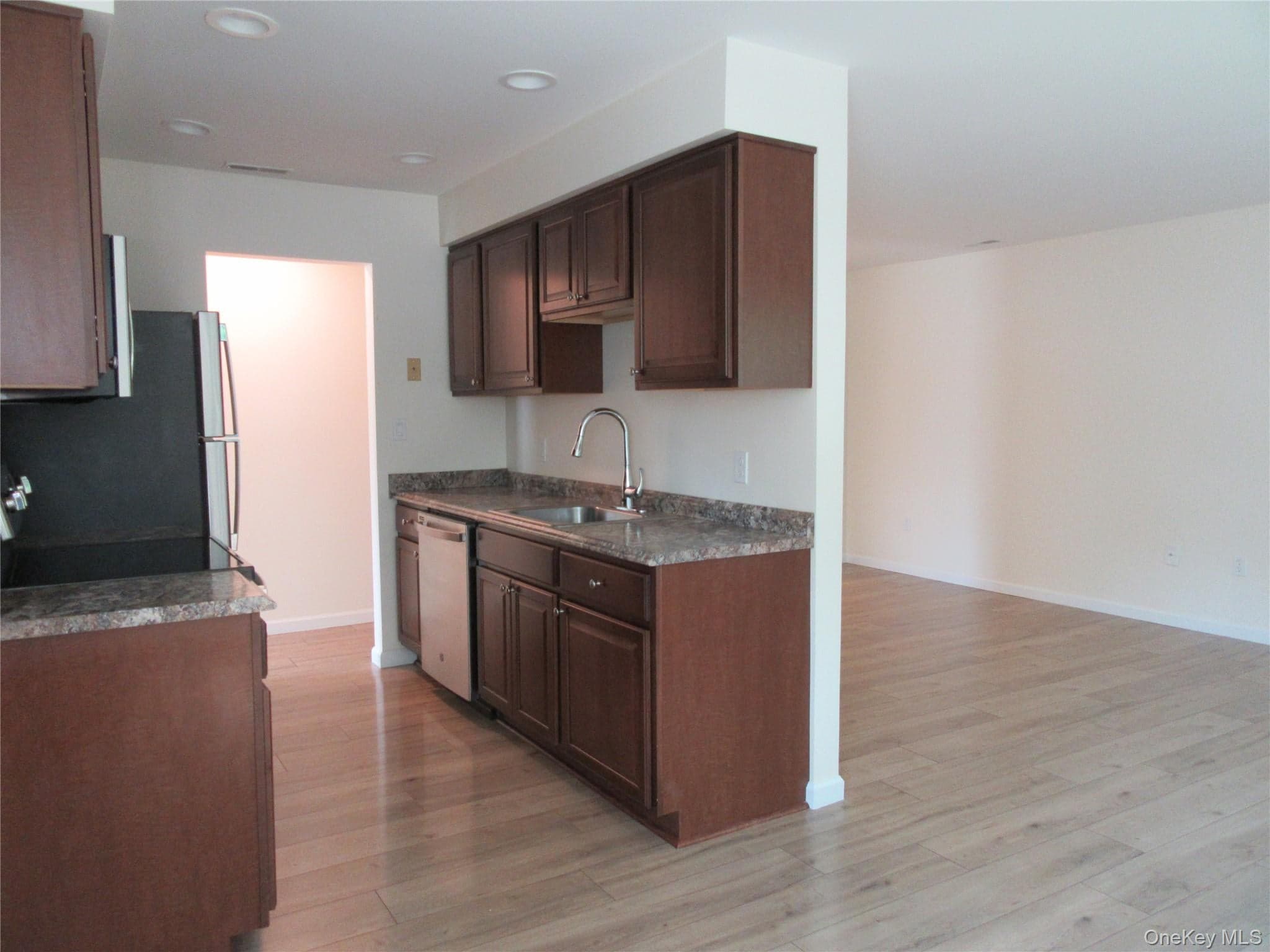 102 Cartwheel Court Unit: 22 thumbnail 5