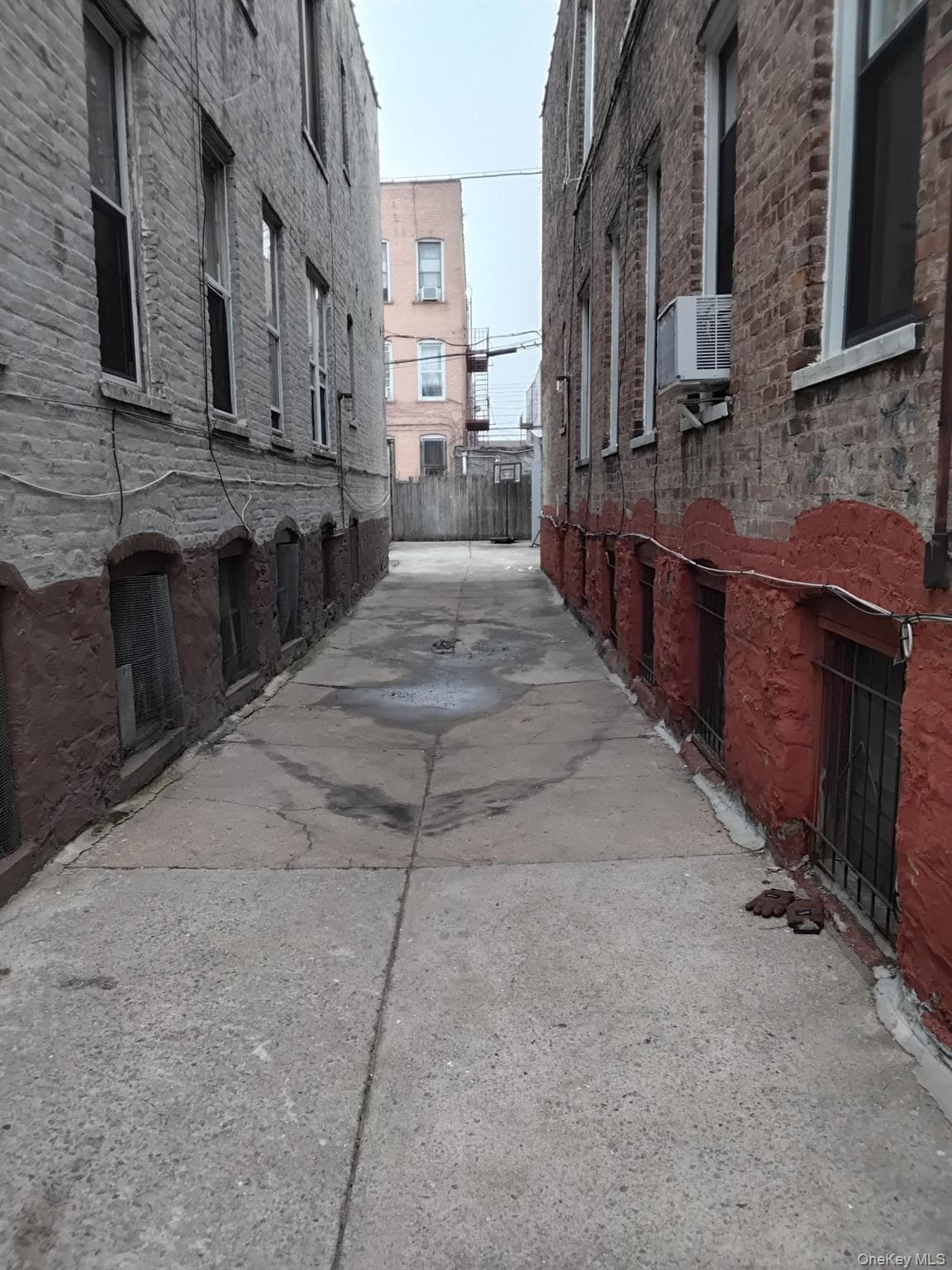 699 Bradford Street thumbnail 3