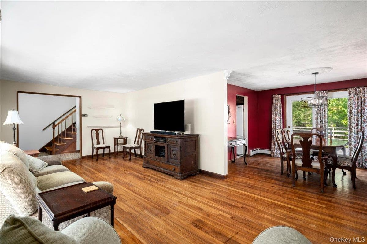 9 Laurel Road thumbnail 5