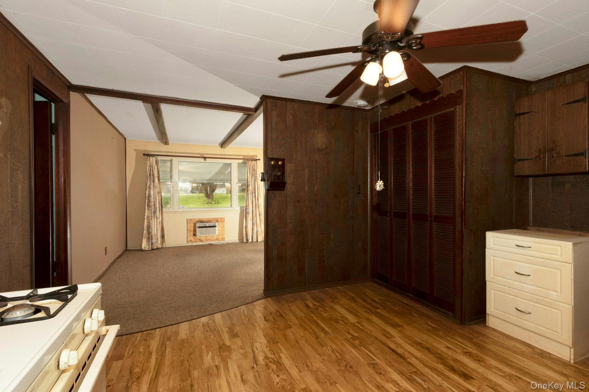 158 Violet Avenue thumbnail 8