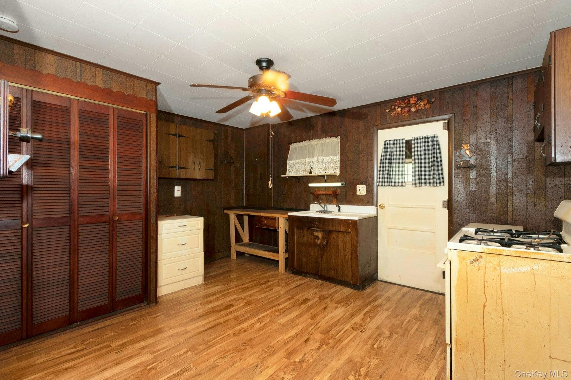 158 Violet Avenue thumbnail 7