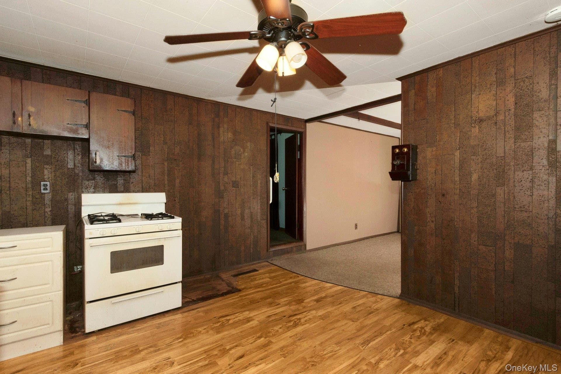 158 Violet Avenue thumbnail 9