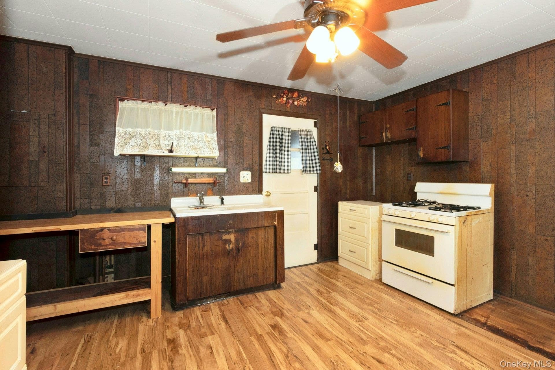 158 Violet Avenue thumbnail 10