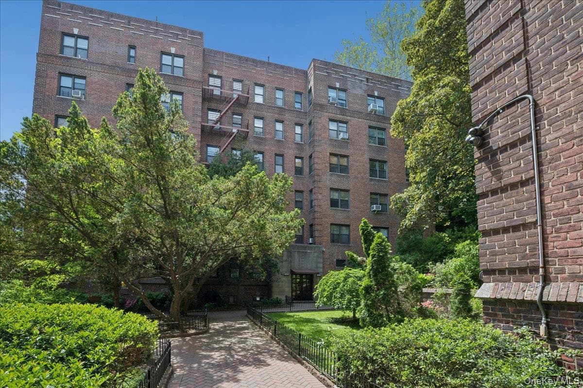 3015 Riverdale Avenue Unit: 5B thumbnail 2