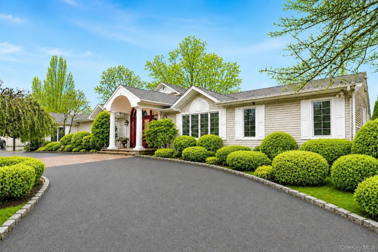 20 Astro Place, Dix Hills