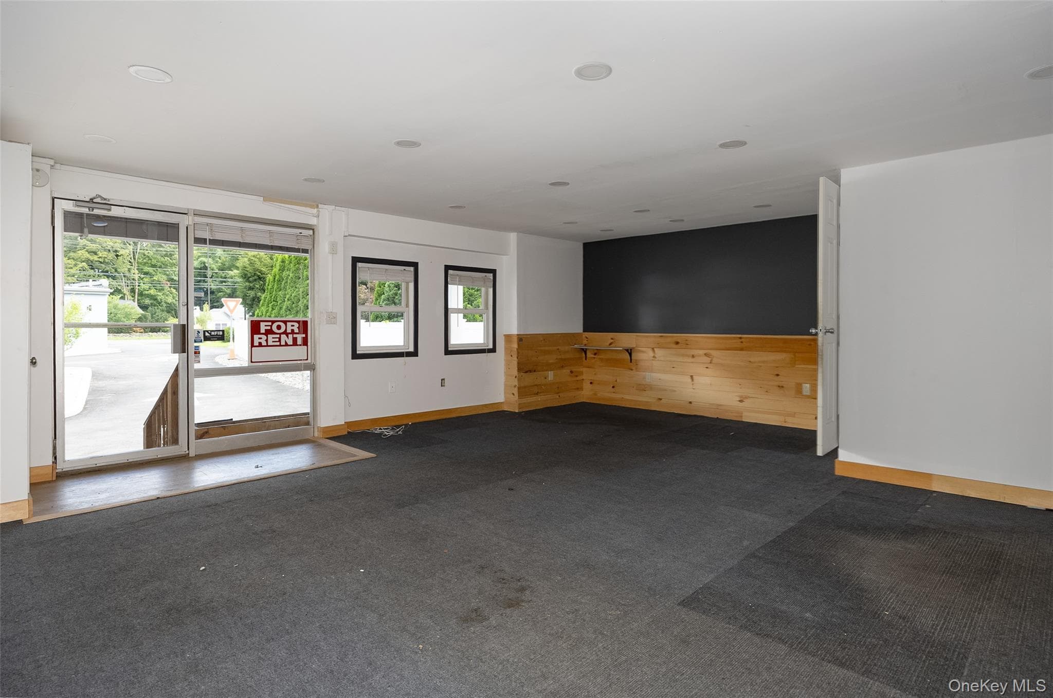 815-817 Violet Avenue thumbnail 15