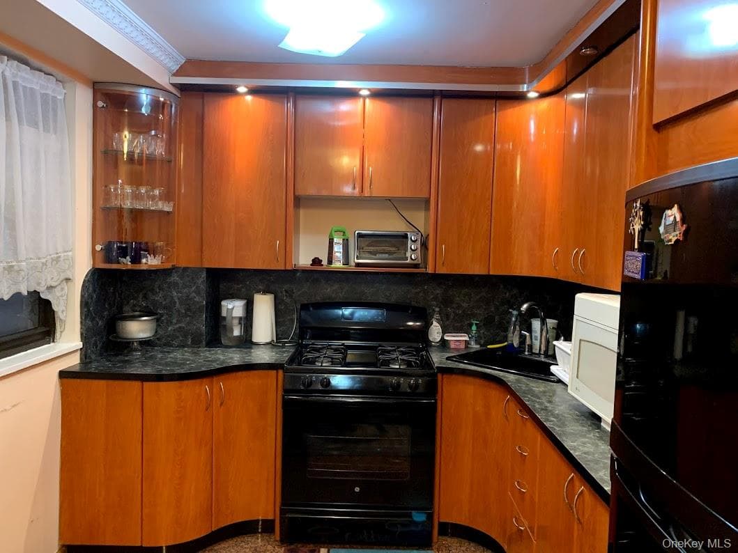 61-35 98th Street Unit: 2C thumbnail 3
