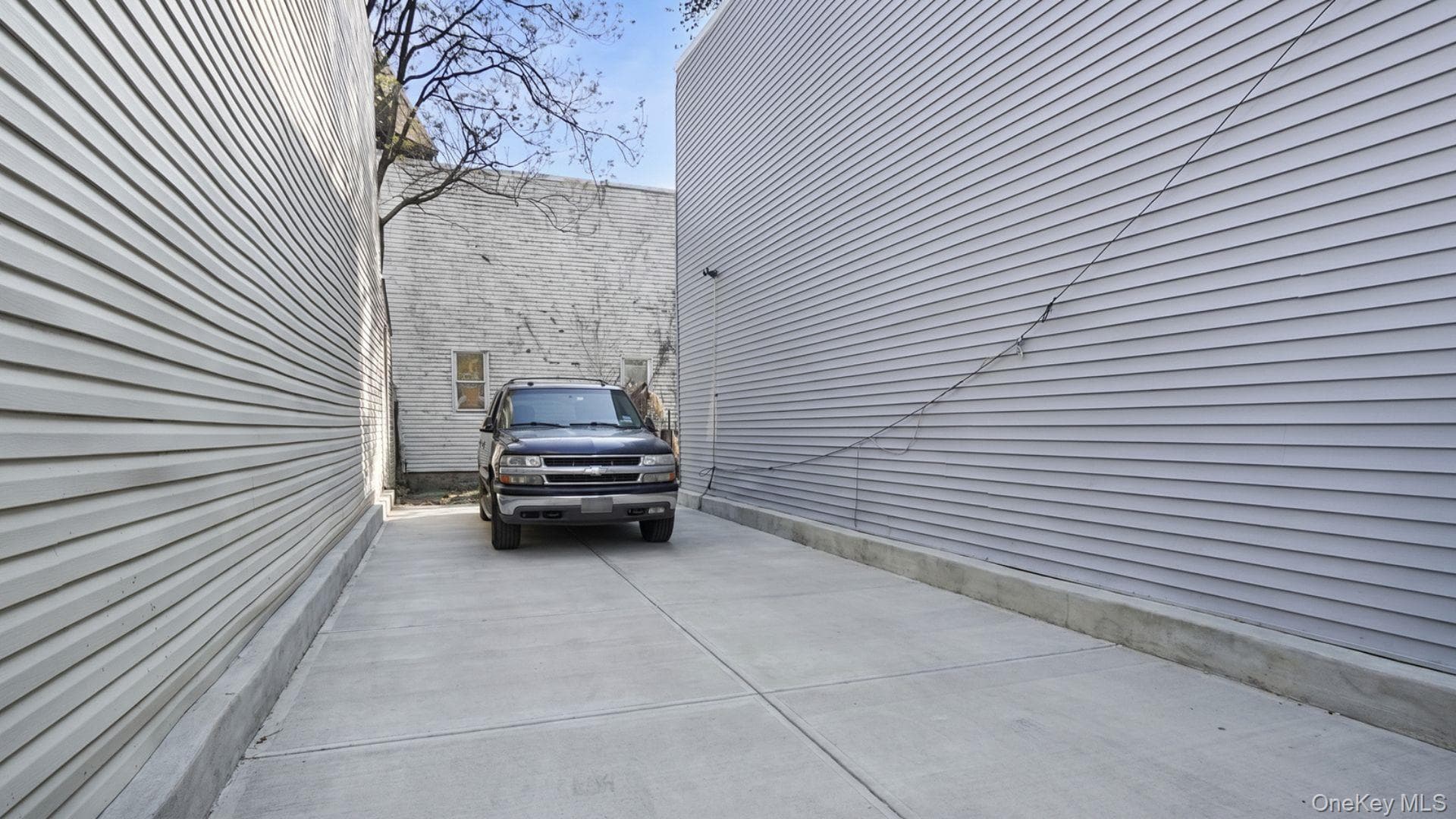 416 E 182nd Street thumbnail 2