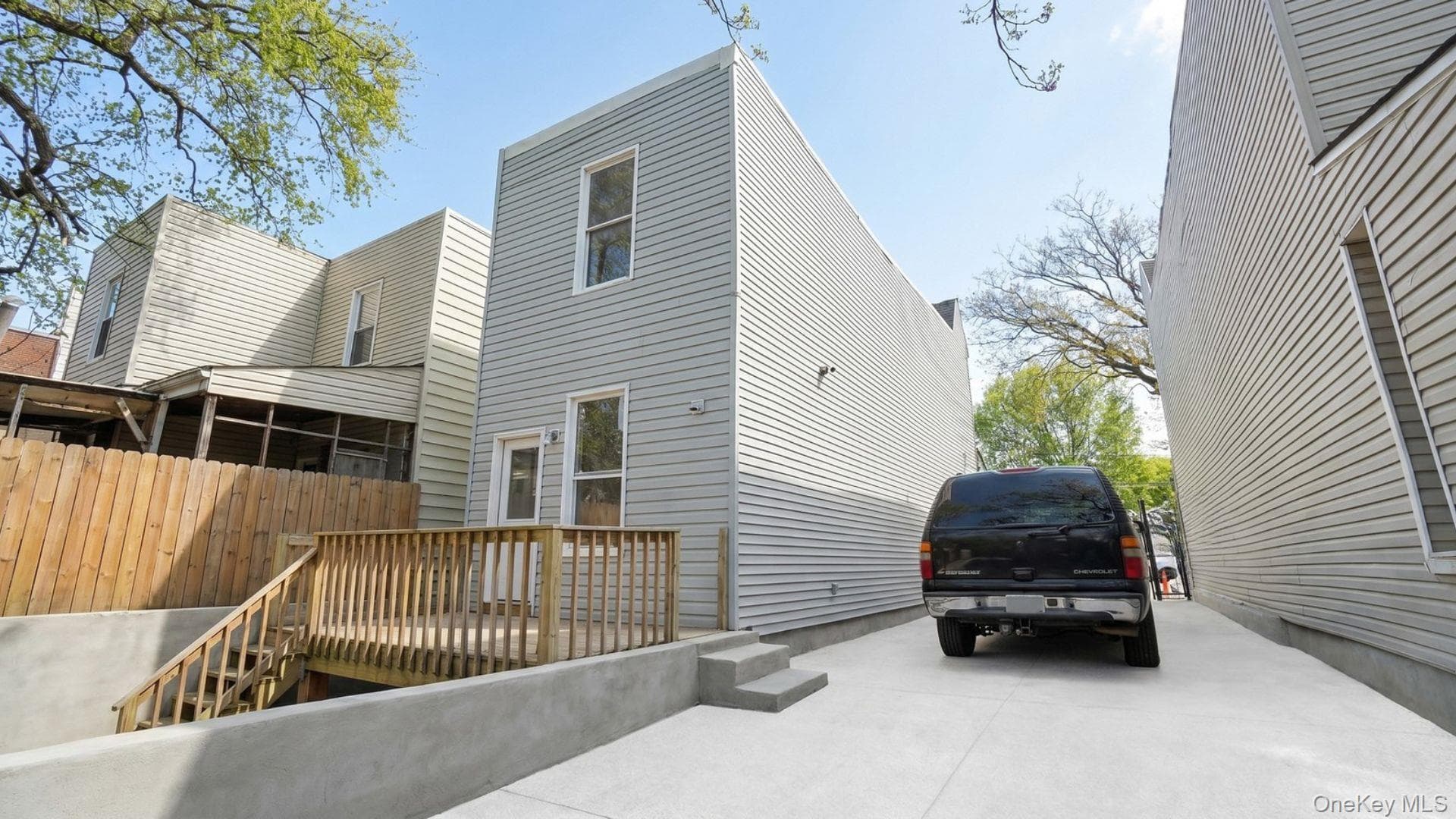 416 E 182nd Street thumbnail 3
