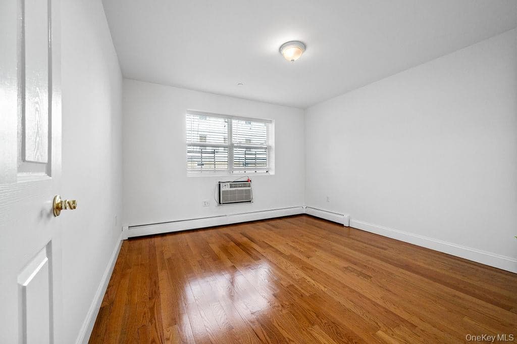 16001 Sanford Avenue thumbnail 10