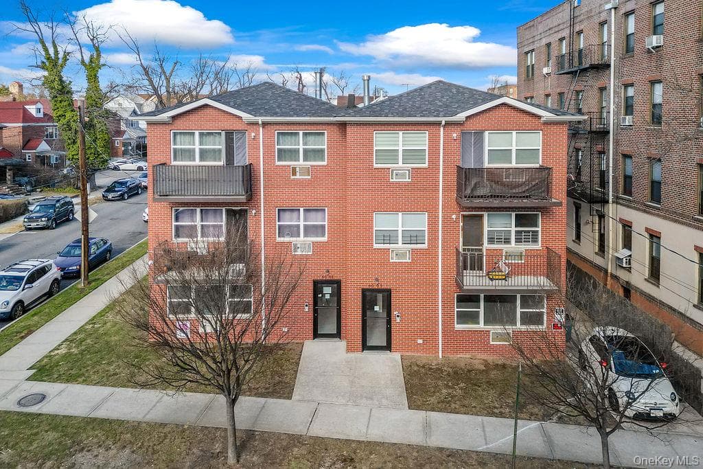 16001 Sanford Avenue thumbnail 2