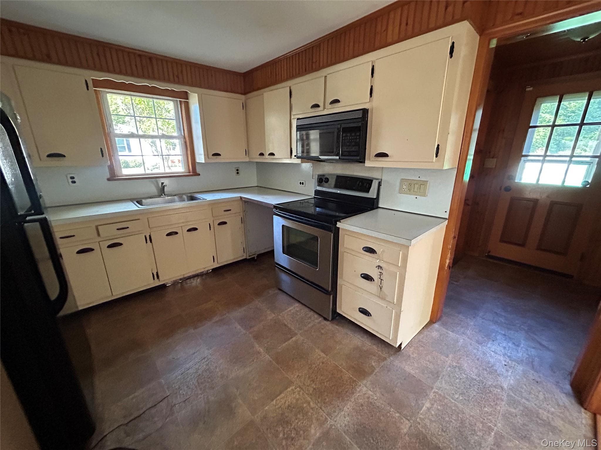 23 Whittier Drive thumbnail 6