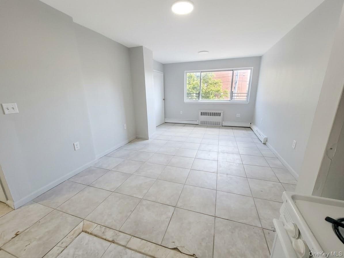 875 Cauldwell Avenue thumbnail 3