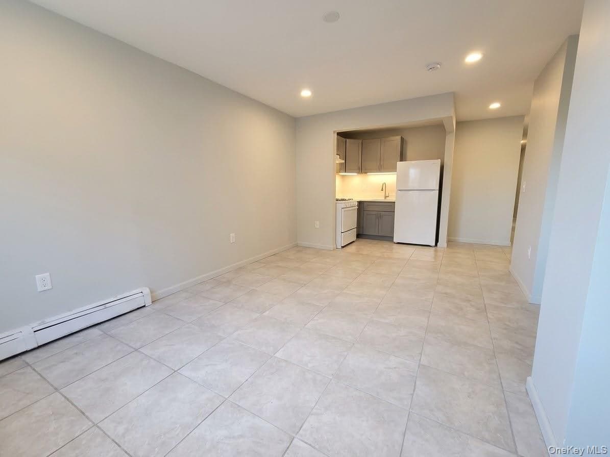 875 Cauldwell Avenue thumbnail 4