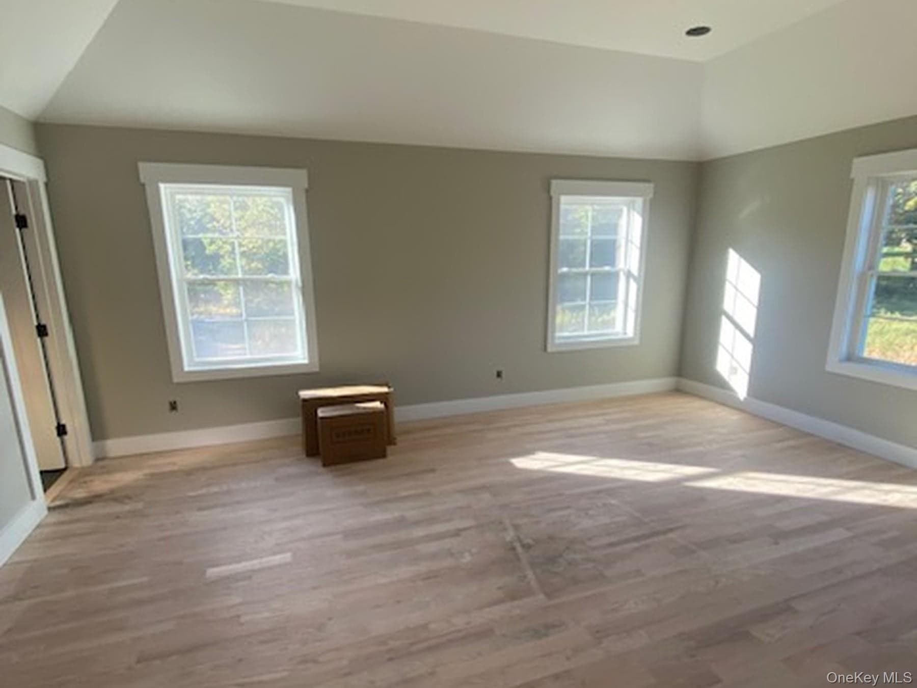 175 Mulford Road thumbnail 14