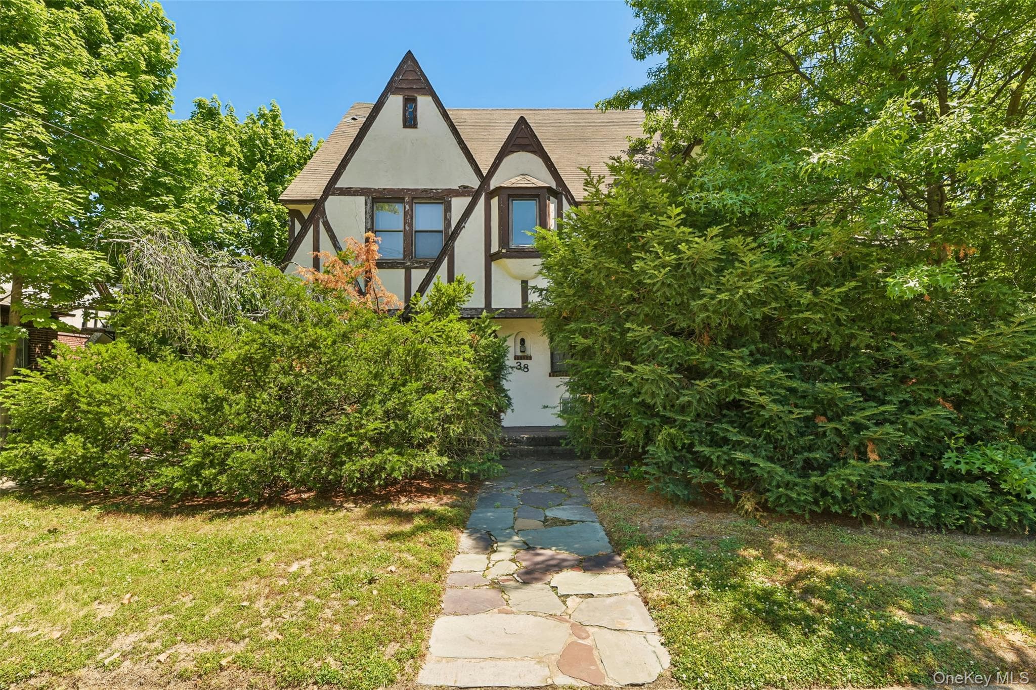 38 Cedarhurst Avenue, Cedarhurst