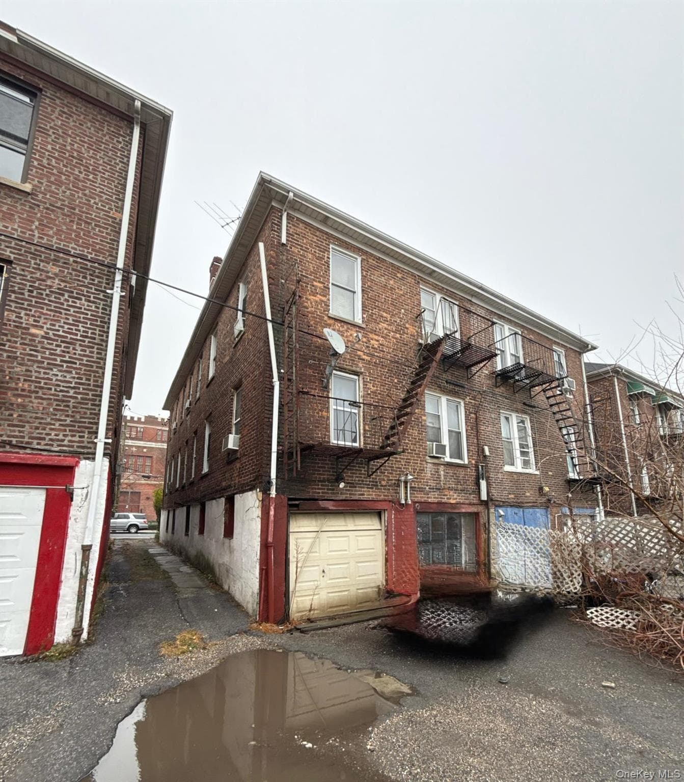 3583 Fish Avenue thumbnail 2