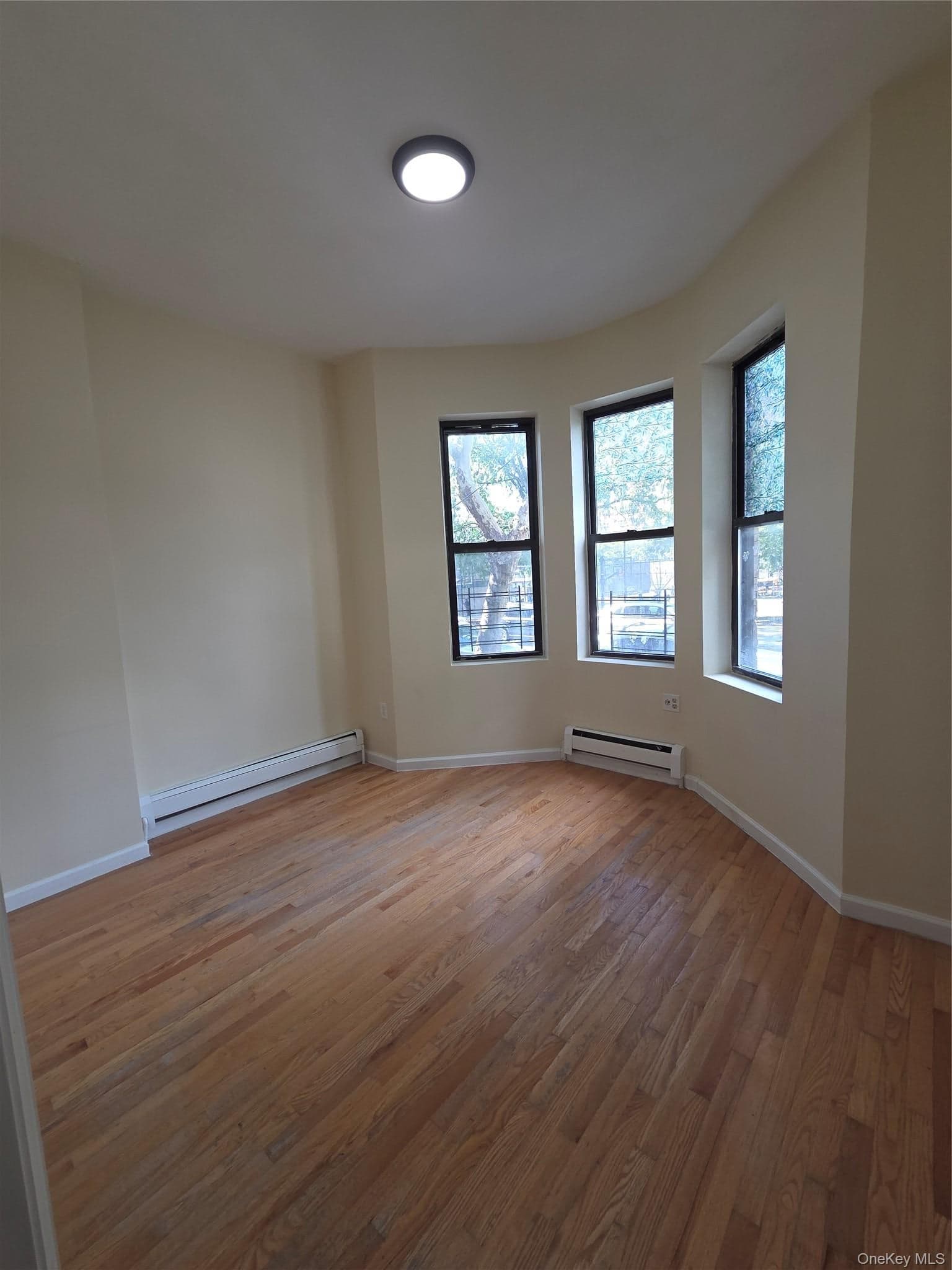 784 Cauldwell Avenue thumbnail 9
