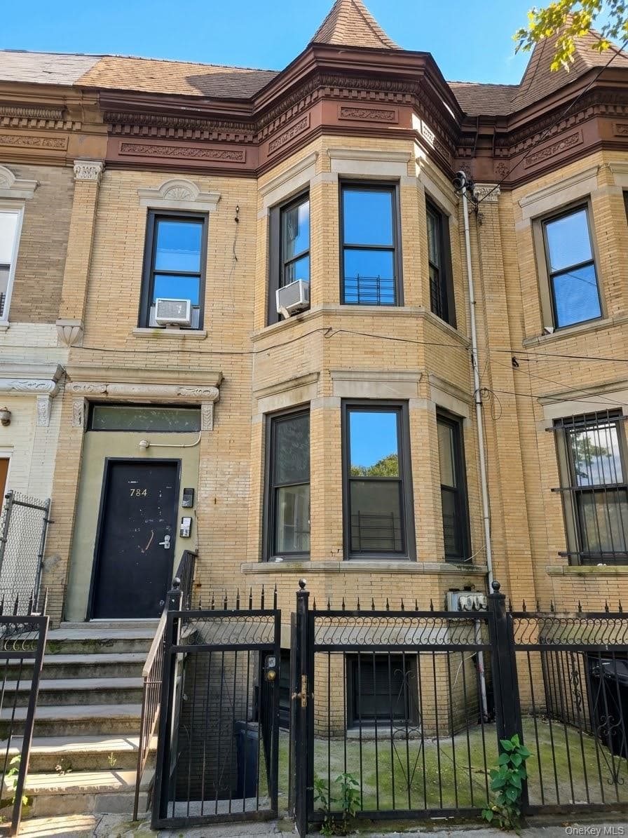 784 Cauldwell Avenue thumbnail 2
