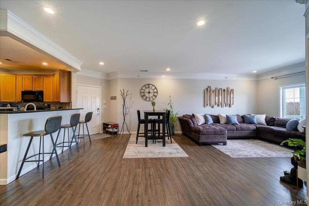 416 Saratoga Lane thumbnail 6