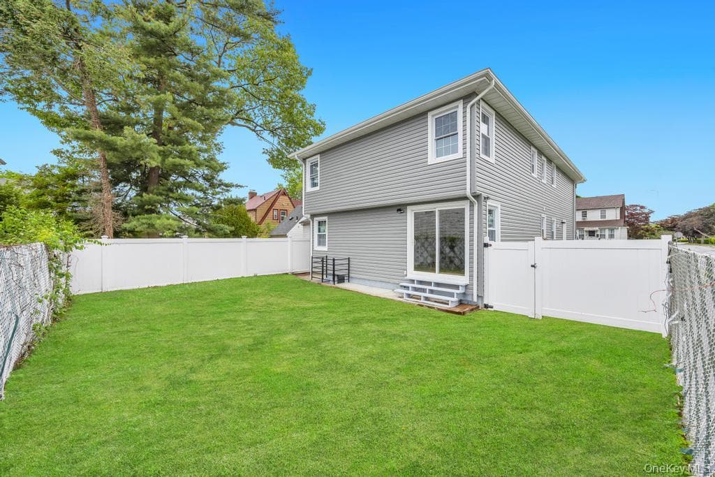 209 N Grove Street thumbnail 26