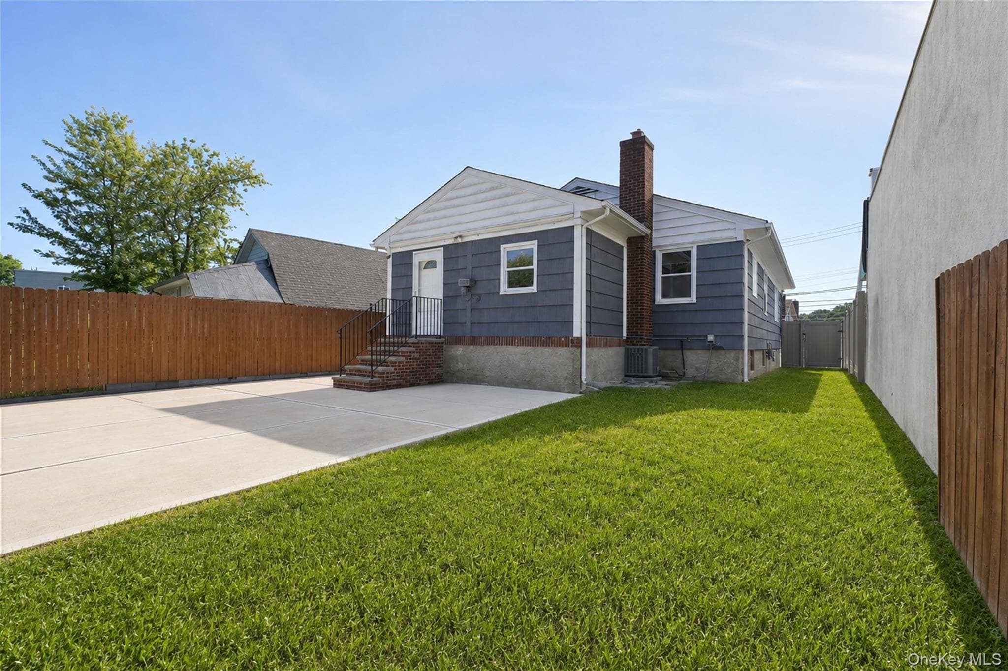 3895 Amboy Road thumbnail 3