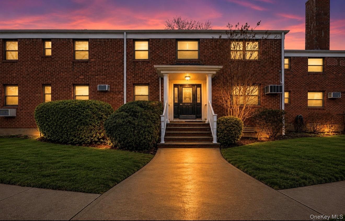 1201 E Broadway Unit: H-22, Hewlett