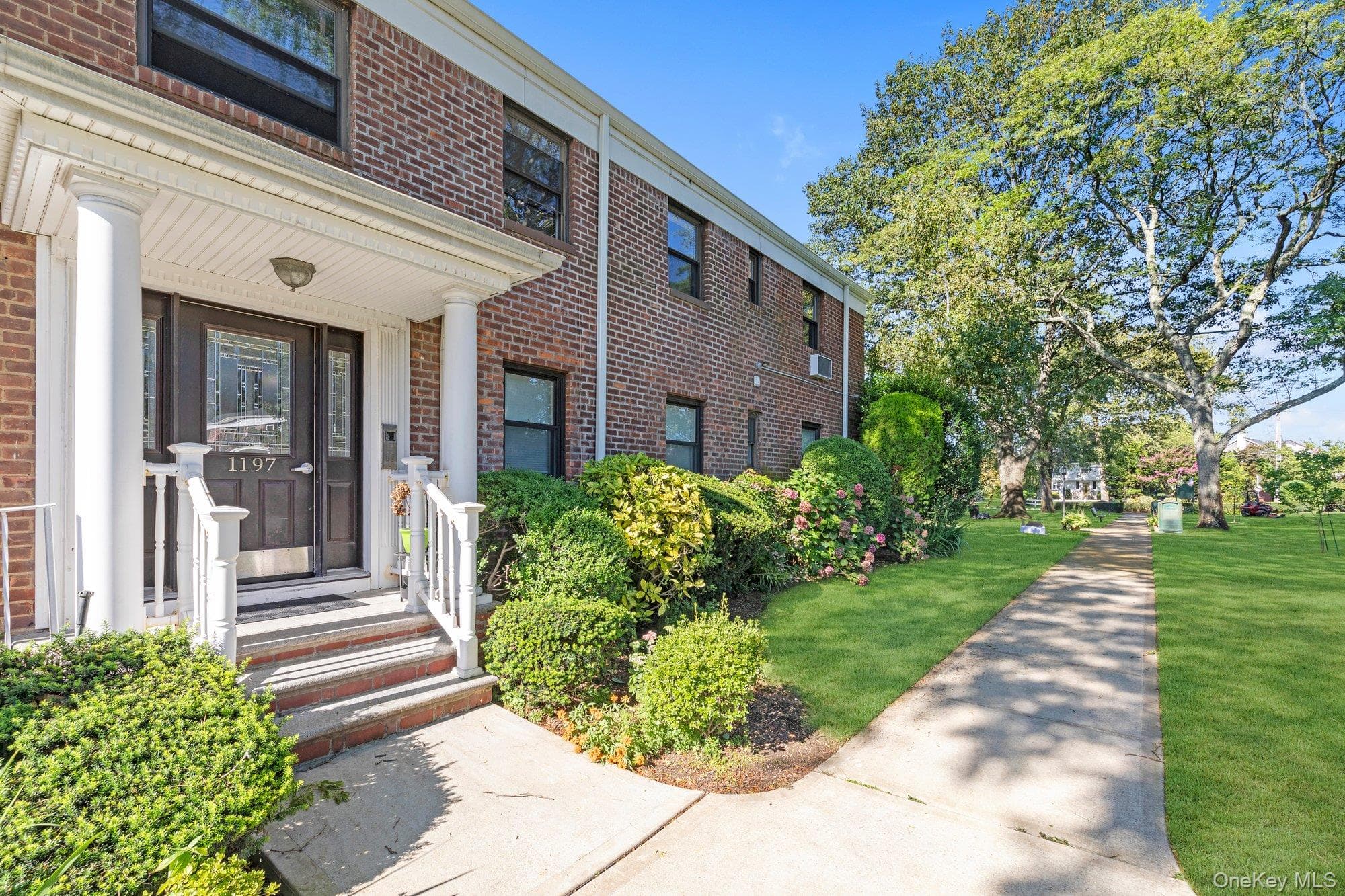 1197 E Broadway Unit: K24, Hewlett