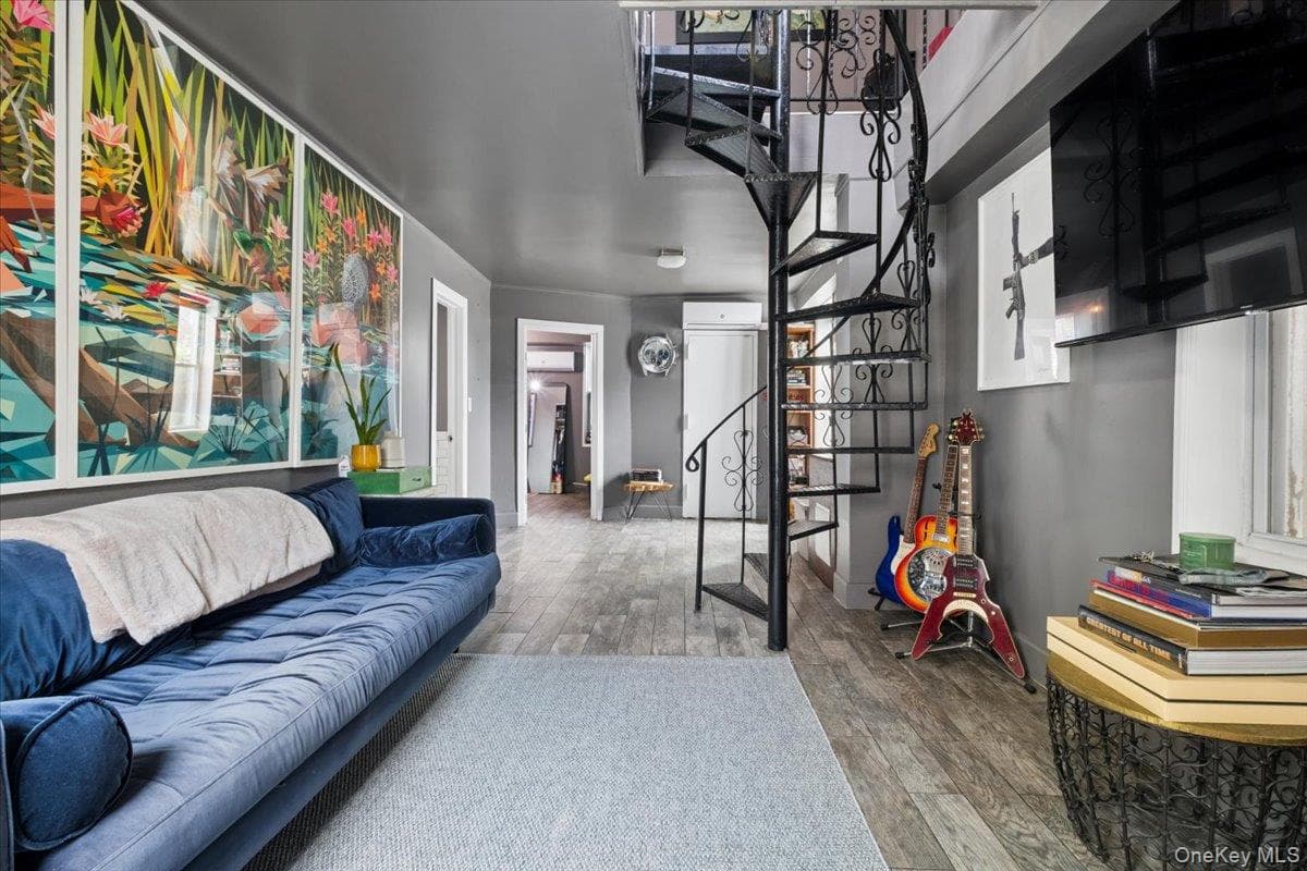 2760 Hering Avenue thumbnail 20
