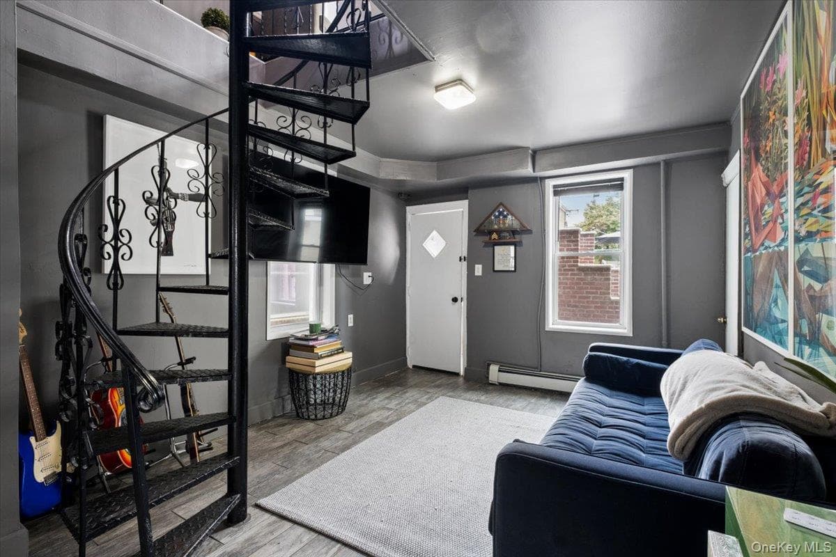 2760 Hering Avenue thumbnail 18