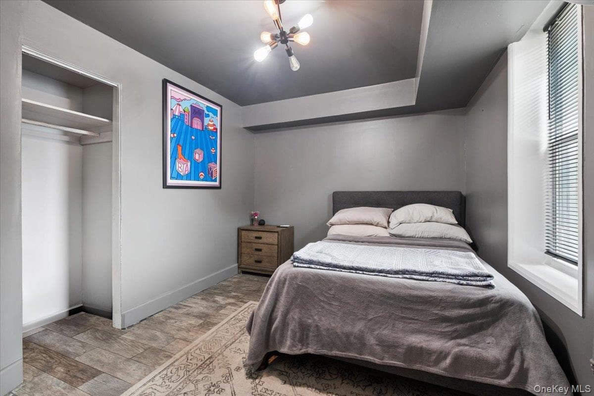 2760 Hering Avenue thumbnail 22