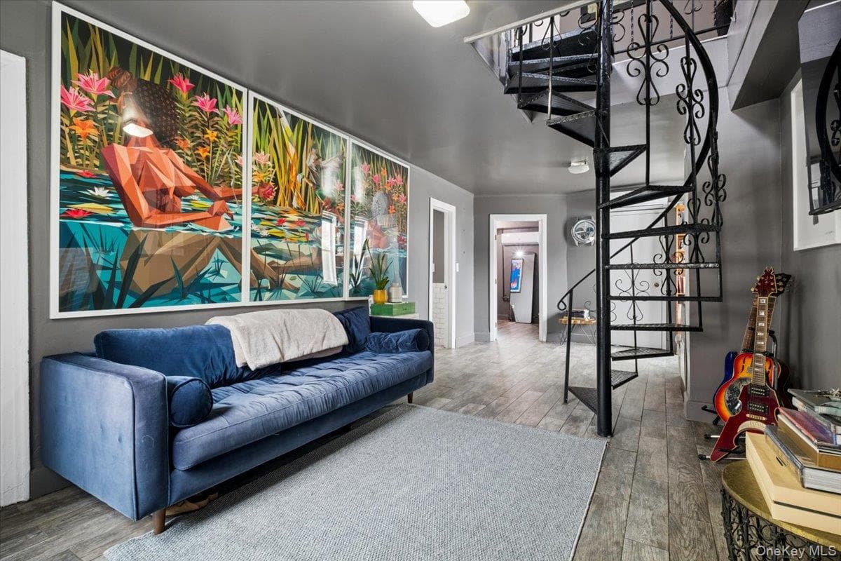 2760 Hering Avenue thumbnail 19