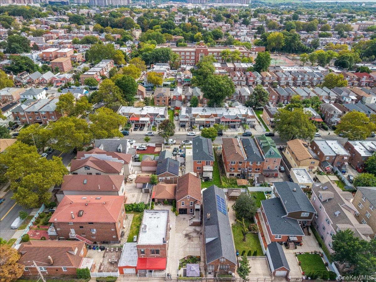 2760 Hering Avenue thumbnail 34