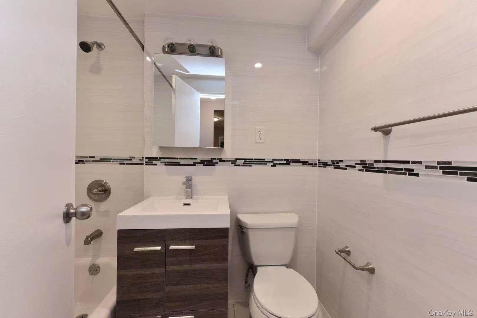 15272 Melbourne Avenue Unit: 2G thumbnail 13