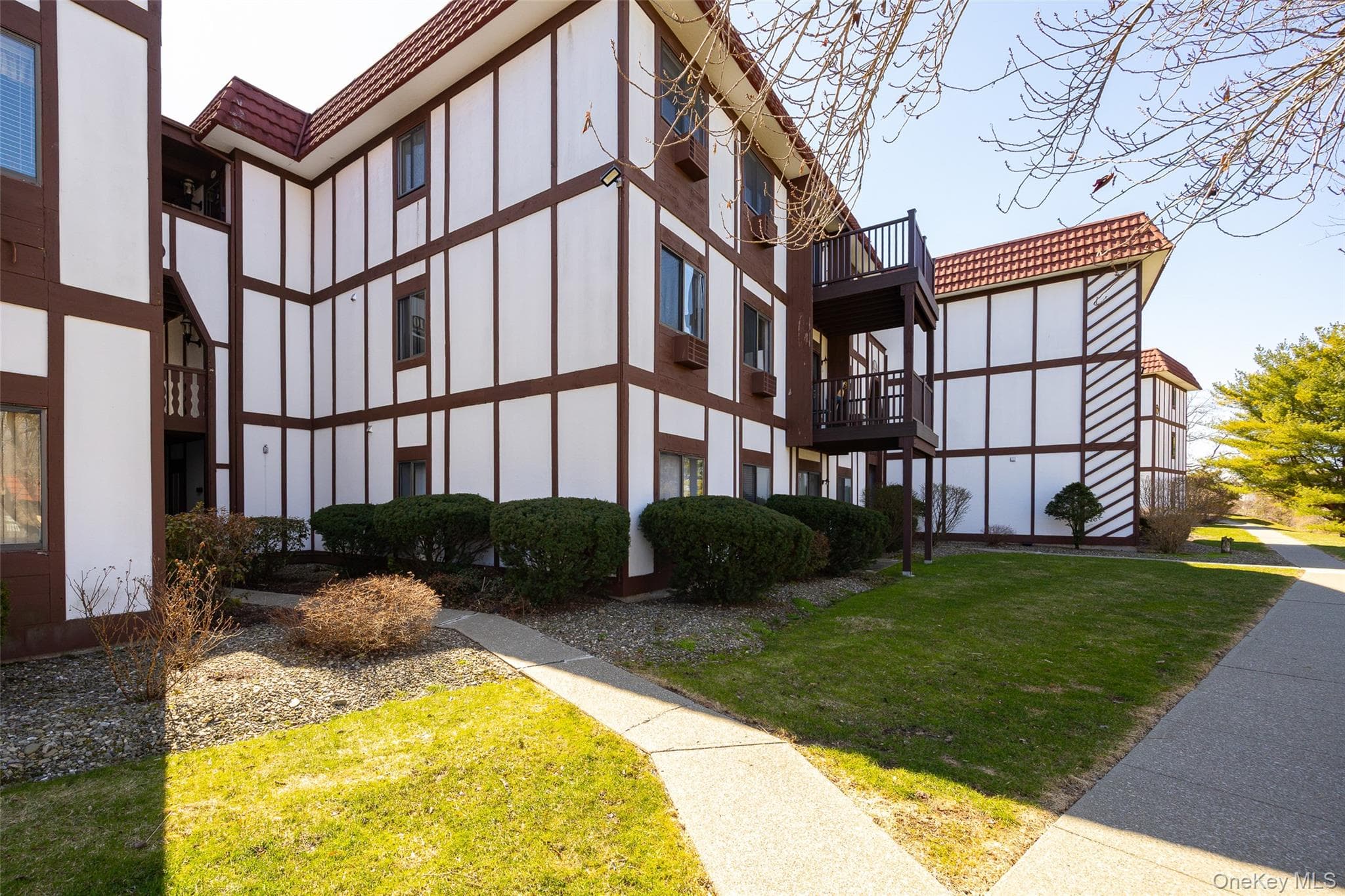 10 Skyline Drive Unit: 10 thumbnail 18