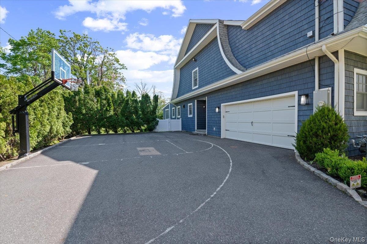 205 Hewlett Neck Road thumbnail 44