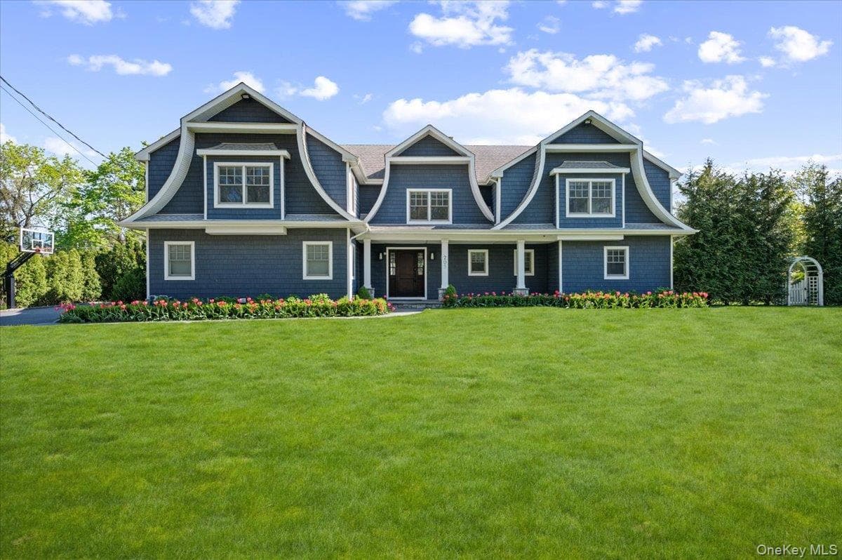 205 Hewlett Neck Road photo 1