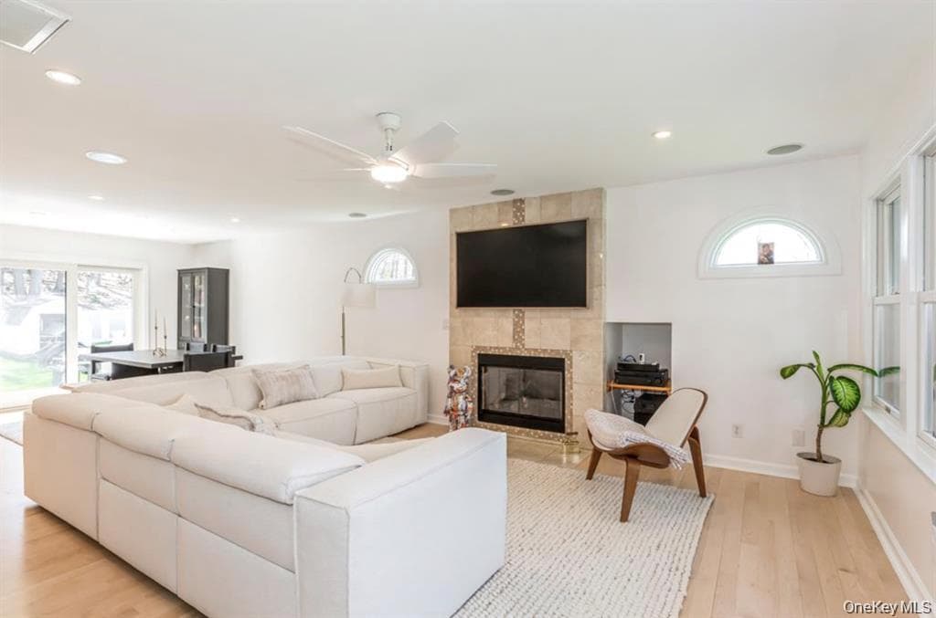 12 Midvale Avenue thumbnail 9