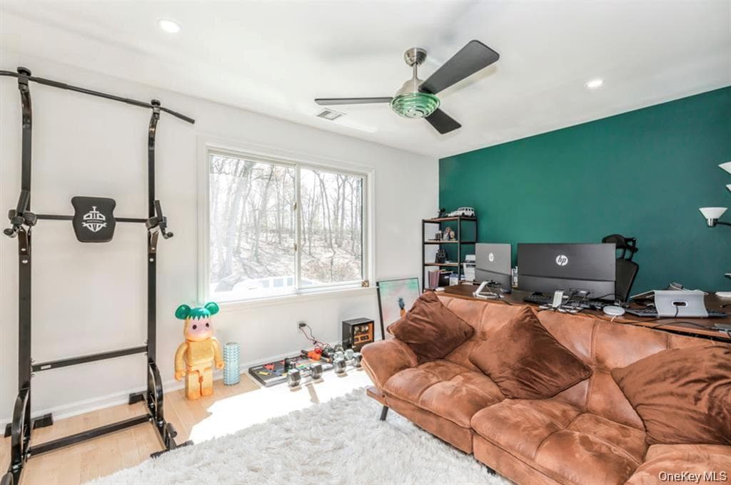 12 Midvale Avenue thumbnail 17