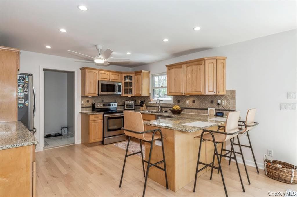 12 Midvale Avenue thumbnail 6