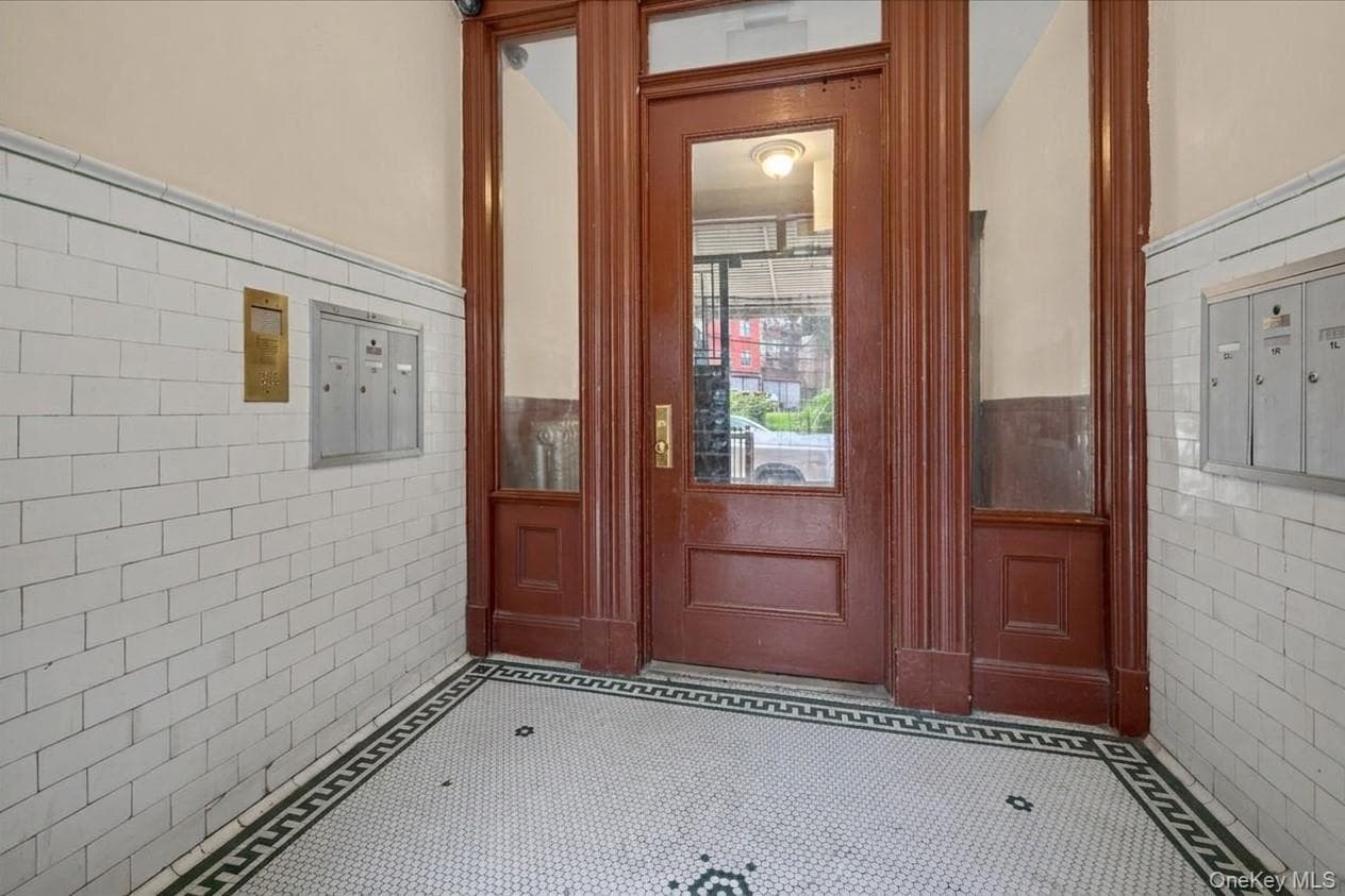 27 Saratoga Avenue thumbnail 4